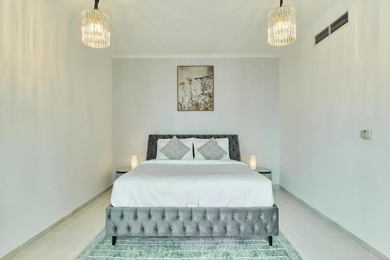 Burj Residences: Luxury Apartment with Burj Khalifa & Fountain Views Dubai