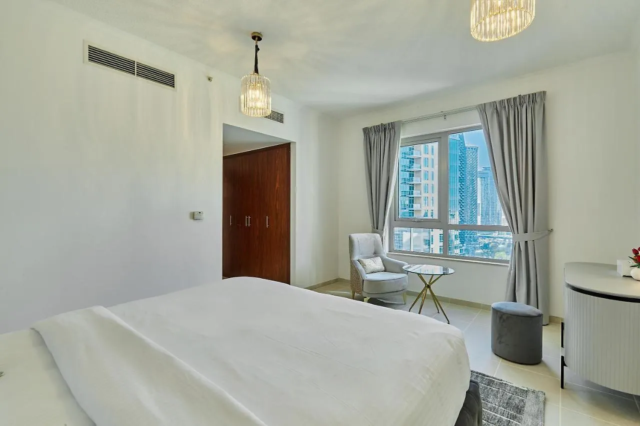 Burj Residences: Luxury Apartment with Burj Khalifa & Fountain Views Dubai