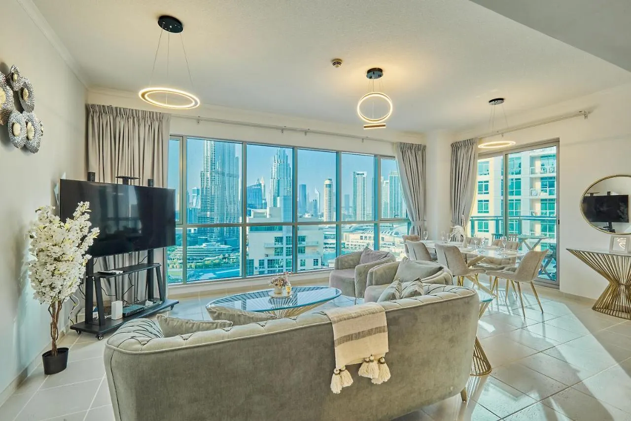 Burj Residences: Luxury Apartment with Burj Khalifa & Fountain Views Dubai